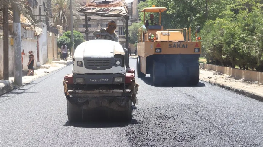 استمرار أعمال تعبيد الطرق في مقاطعة الرقة 