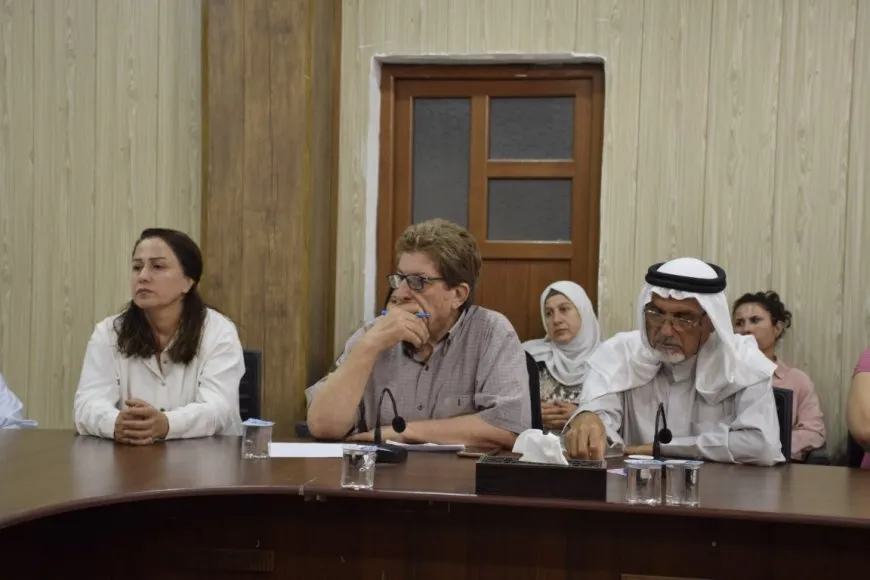 جلسة حوارية تركز على أهمية اللامركزية والسلم الأهلي