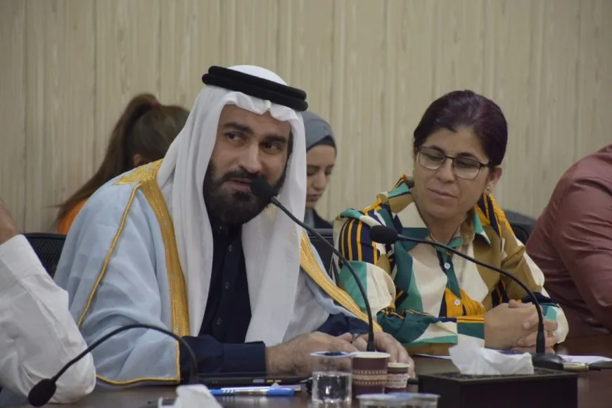 جلسة حوارية تركز على أهمية اللامركزية والسلم الأهلي