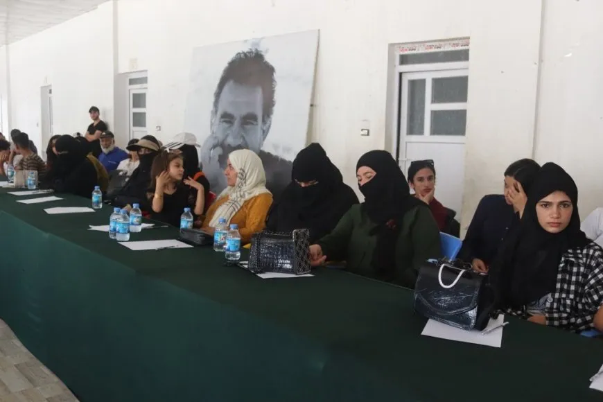ندوة حوارية في الرقة تناقش دور الشباب وسبل الانتقال الديمقراطي في سوريا