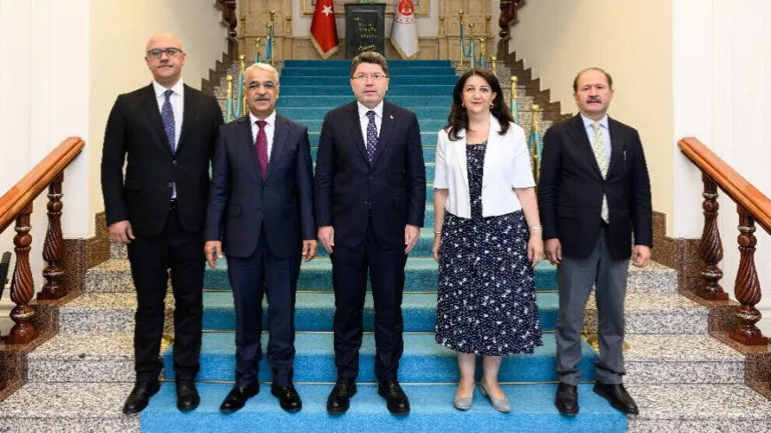 وفد إمرالي يؤكد أهمية التأسيس القانوني للعملية السياسية