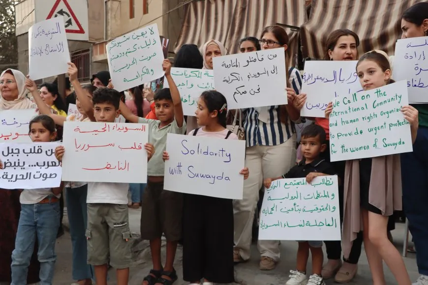 مظاهرة نسائية في قامشلو تندد بالمجازر ضد الدروز في السويداء