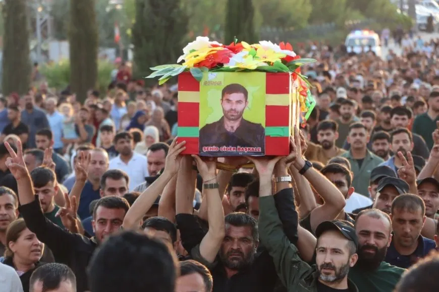 تشييع جثمان الشهيد جكر بوشكال إلى مثواه الأخير في كوباني
