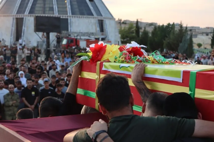 تشييع جثمان الشهيد جكر بوشكال إلى مثواه الأخير في كوباني