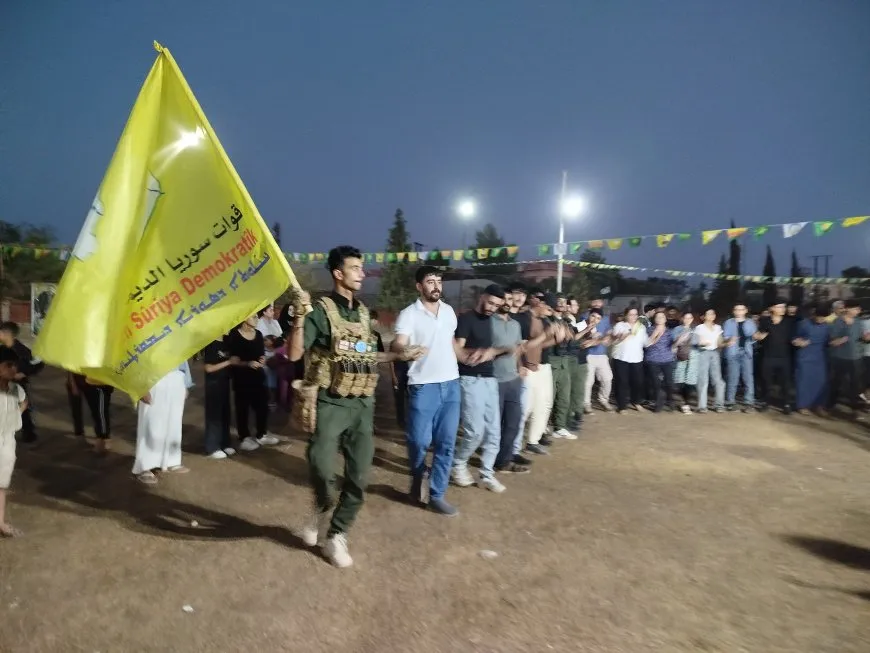 حشود الأهالي تجتمع في ساحات الاحتفال للاحتفاء بذكرى انطلاقة ثورة 19 تموز