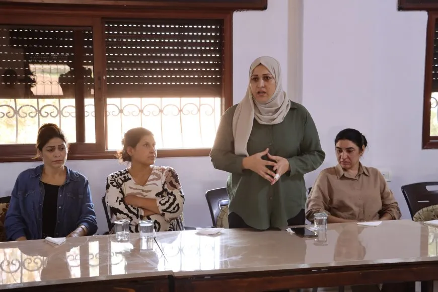 ندوة حوارية تسلّط الضوء على دور المرأة في صياغة مستقبل سوريا الجديدة