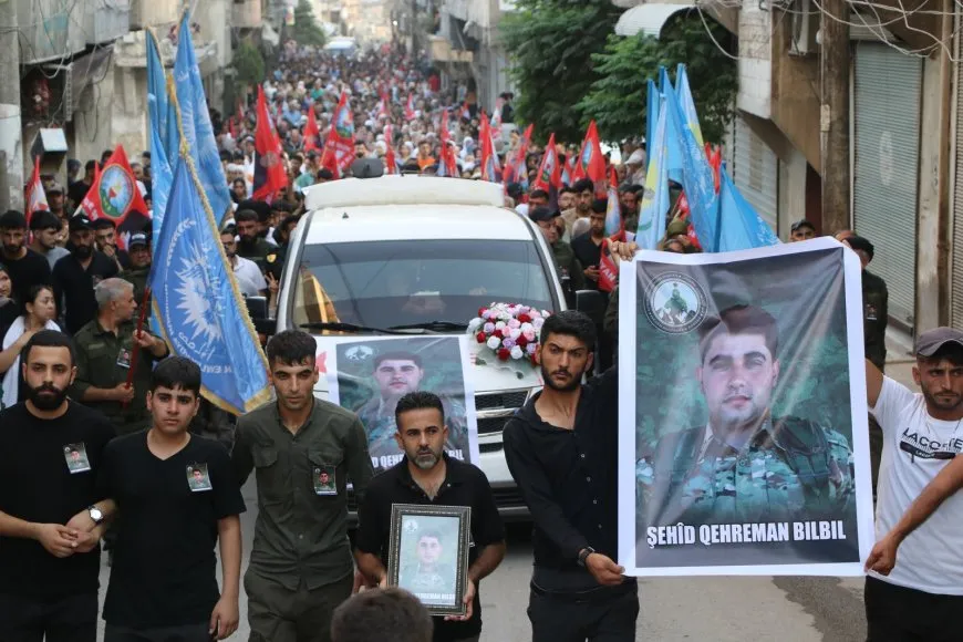 الآلاف من أهالي حلب يشيعون جثمان الشهيد قهرمان بلبل