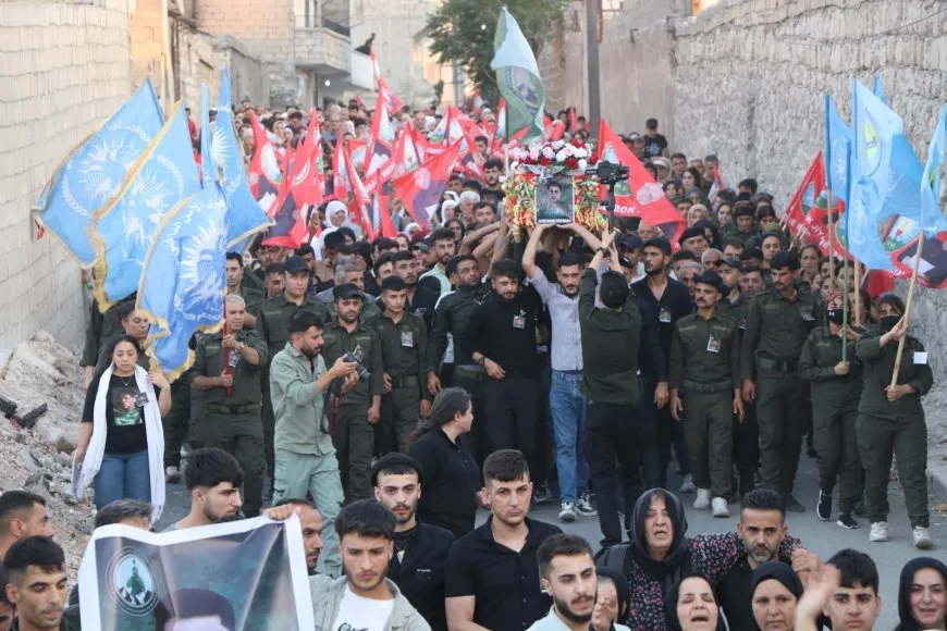 الآلاف من أهالي حلب يشيعون جثمان الشهيد قهرمان بلبل