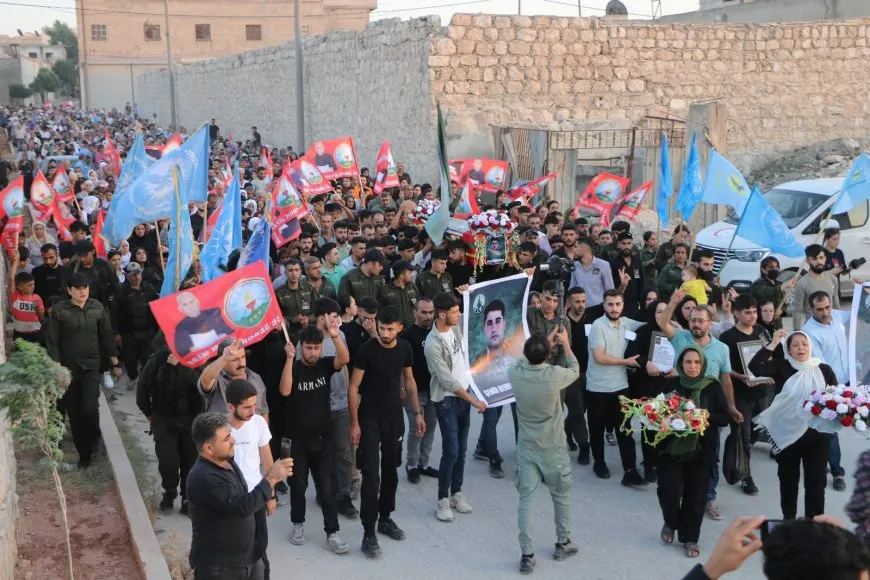 الآلاف من أهالي حلب يشيعون جثمان الشهيد قهرمان بلبل