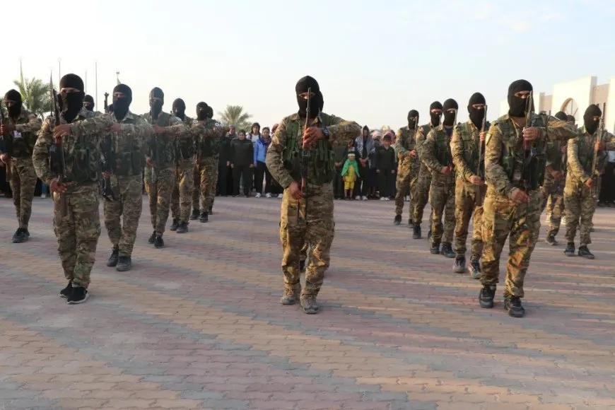 أهالي الطبقة يشيعون جثمان مقاتل من جبهة الأكراد