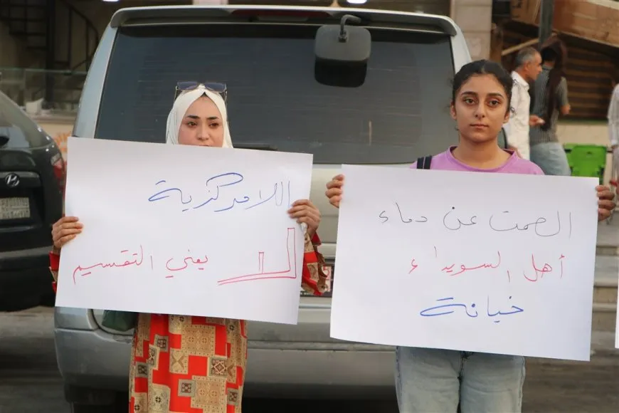 إعلاميون ونشطاء يتجمّعون في الحسكة احتجاجًا على حصار السويداء