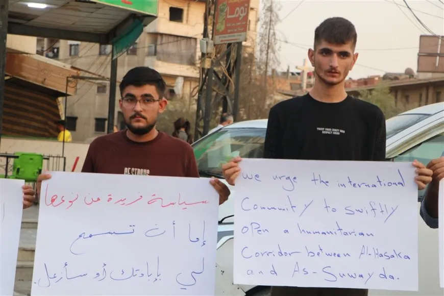 إعلاميون ونشطاء يتجمّعون في الحسكة احتجاجًا على حصار السويداء