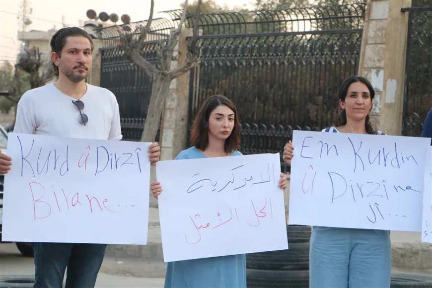 إعلاميون ونشطاء يتجمّعون في الحسكة احتجاجًا على حصار السويداء