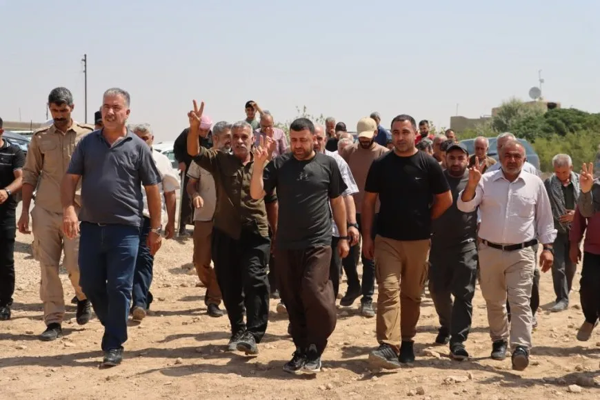 تقديم واجب العزاء لذوي مقاتلَين لقسد في مقاطعة الفرات