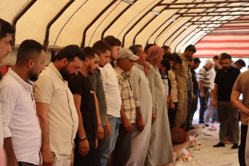 تقديم واجب العزاء لذوي مقاتلَين لقسد في مقاطعة الفرات