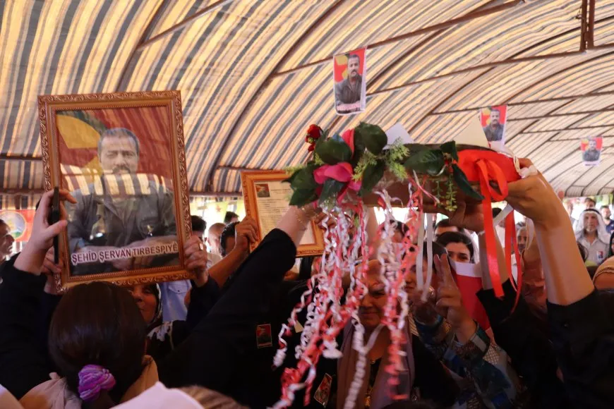 مراسم غيابية لمقاتل من قوات الدفاع الشعبي في تربه سبيه