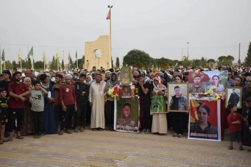 مراسم تشييع جثمان مقاتل قسد لوند واستذكار مقاتلة من قوات الدفاع الشعبي في الحسكة