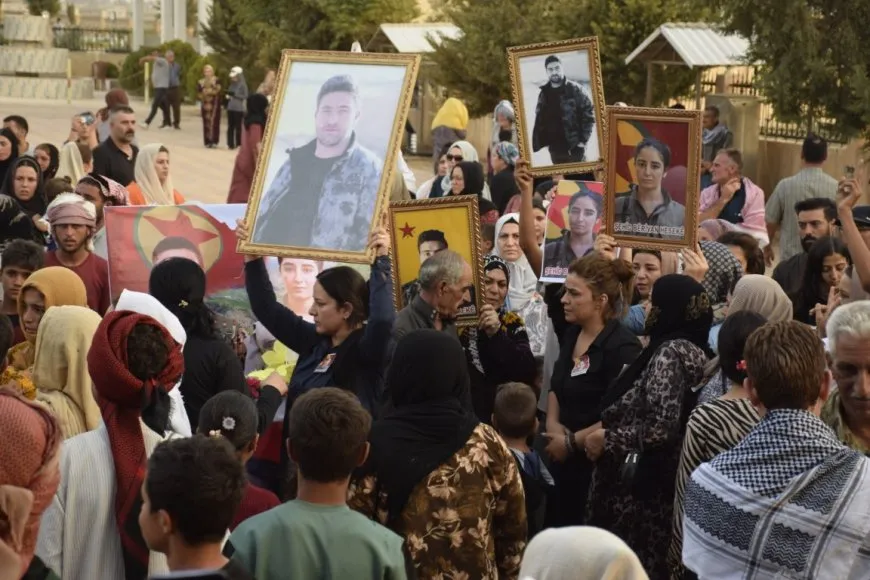 مراسم تشييع جثمان مقاتل قسد لوند واستذكار مقاتلة من قوات الدفاع الشعبي في الحسكة