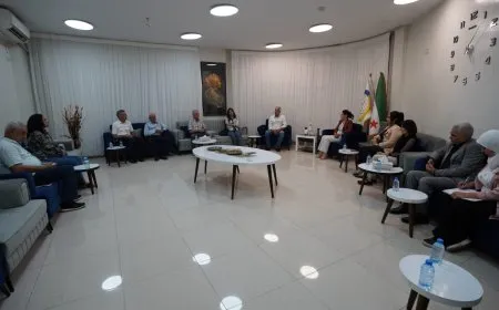 وفد من مثقفي "روج آڤا" يزور دائرة العلاقات الخارجية للإدارة الذاتية