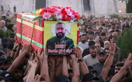 تشييع جثمان مقاتل من قسد في كوباني