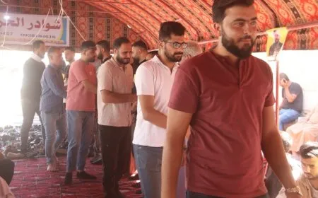تقديم واجب العزاء لذوي مقاتل من قسد في الرقة