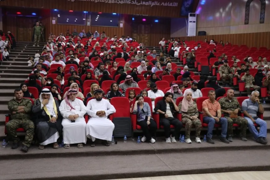 اجتماع قوات الحماية الذاتية مع الأهالي في مدينة الطبقة