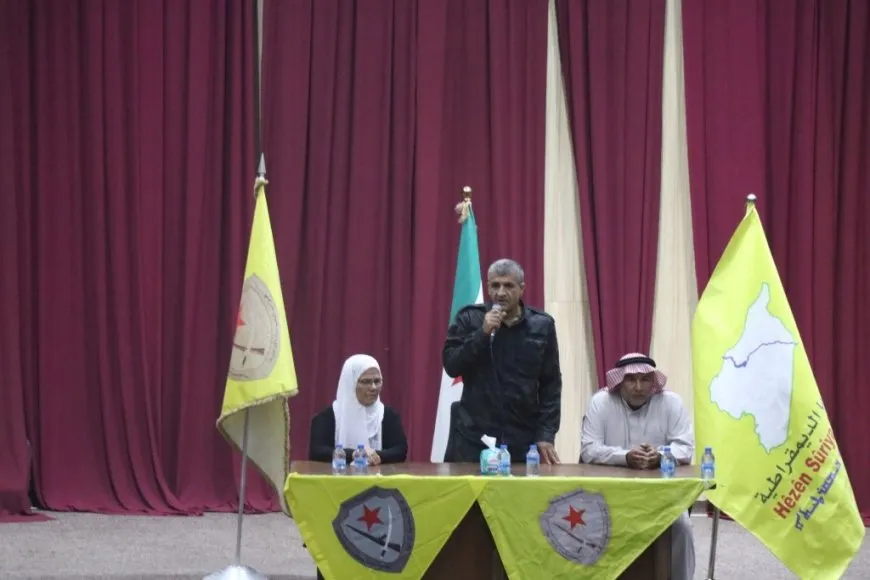 اجتماع قوات الحماية الذاتية مع الأهالي في مدينة الطبقة