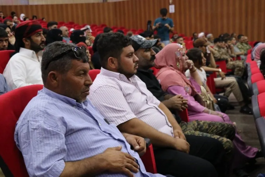 اجتماع قوات الحماية الذاتية مع الأهالي في مدينة الطبقة