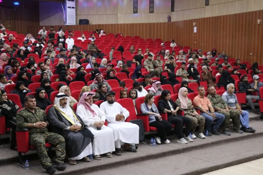 اجتماع قوات الحماية الذاتية مع الأهالي في مدينة الطبقة