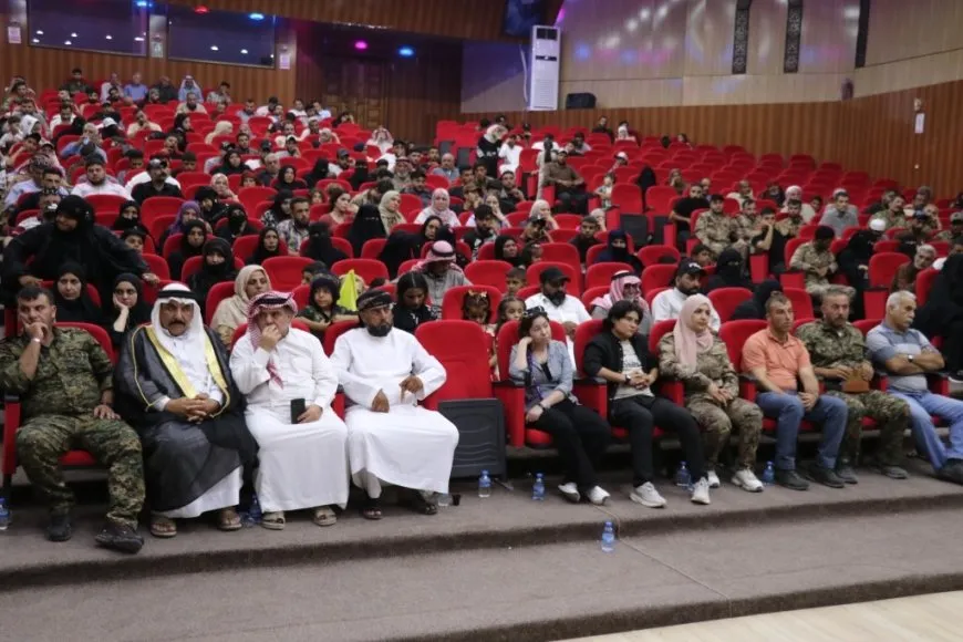 اجتماع قوات الحماية الذاتية مع الأهالي في مدينة الطبقة