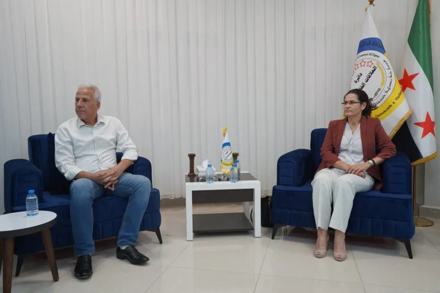 وفد من مثقفي "روج آڤا" يزور دائرة العلاقات الخارجية للإدارة الذاتية