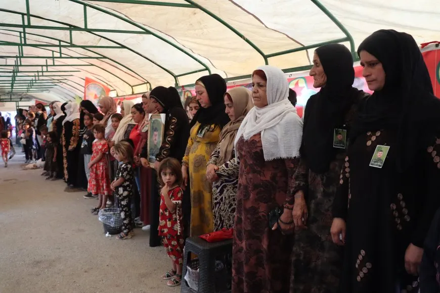 تقديم واجب العزاء لذوي مقاتل من قسد في قامشلو