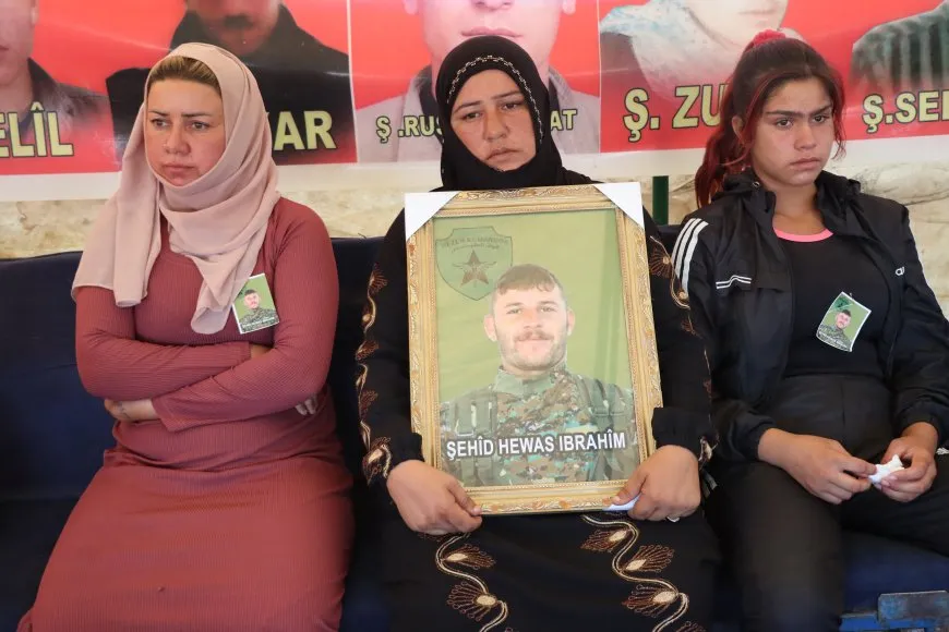 تقديم واجب العزاء لذوي مقاتل من قسد في قامشلو