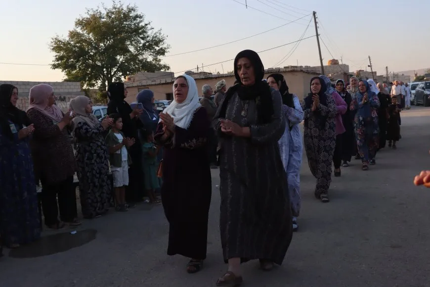 تقديم واجب العزاء لذوي مقاتل من قسد في قامشلو
