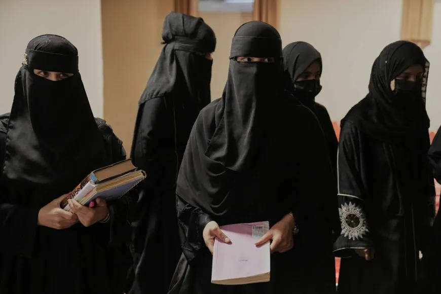 خبير أممي: طالبان حوّلت القضاءَ الأفغاني إلى سيفٍ مسلَّطٍ على رقاب النساء