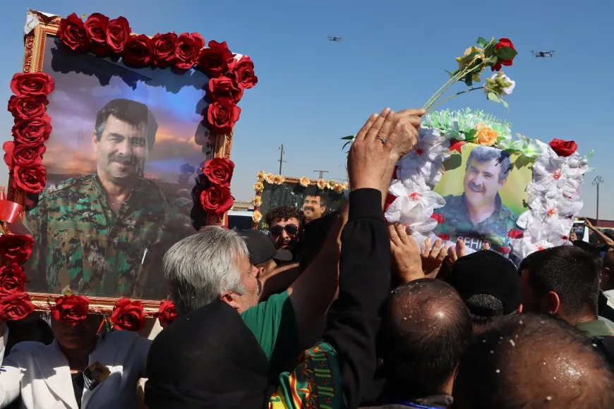  أهالي قامشلو يستقبلون جثمان القيادي نور الدين بأغنية محمد شيخو