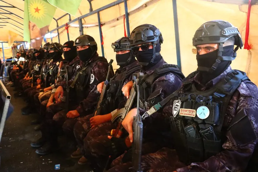تجديد العهد للقيادي الشهيد نور الدين صوفي خلال مراسم تقديم العزاء