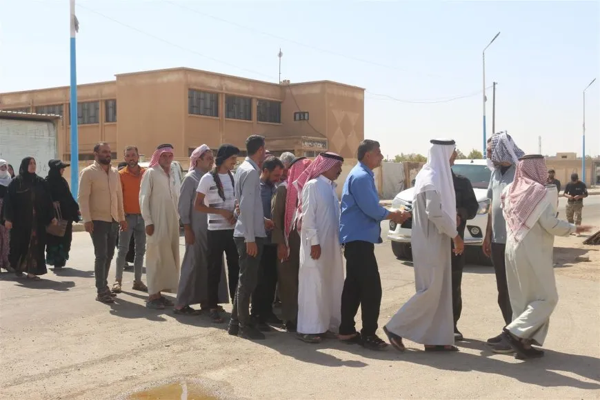 أهالي الهول خلال مراسم عزاء القيادي نور الدين صوفي: أسطورة النضال والمقاومة