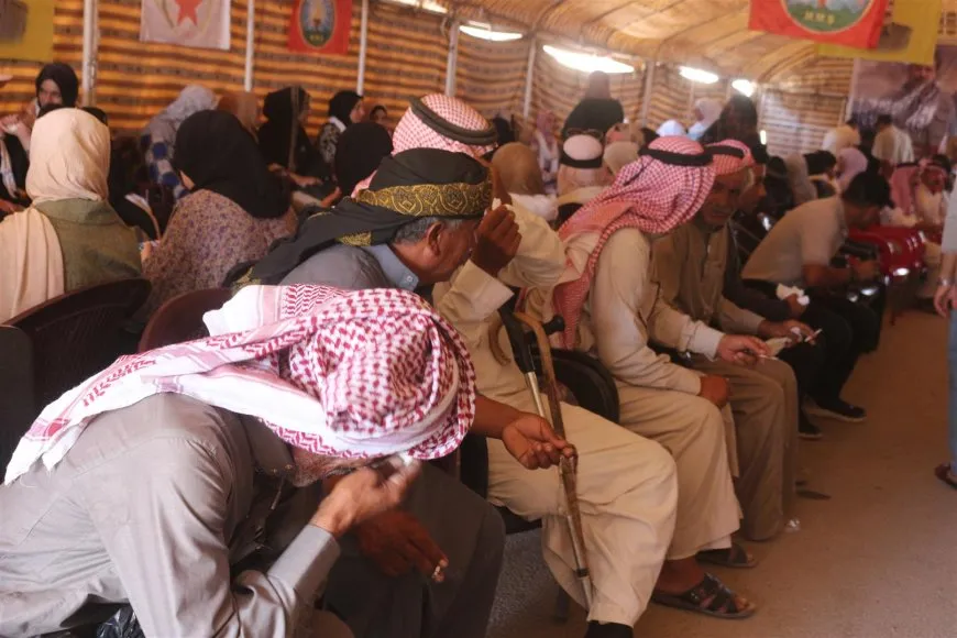 أهالي الهول خلال مراسم عزاء القيادي نور الدين صوفي: أسطورة النضال والمقاومة