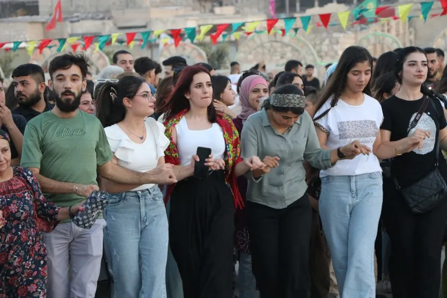 مدن وبلدات شمال شرق سوريا وحلب تحيي ذكرى قفزة 15 من آب باحتفالات جماهيرية