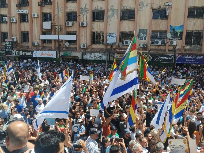تظاهرات واسعة في السويداء تطالب بالحرية وتقرير المصير