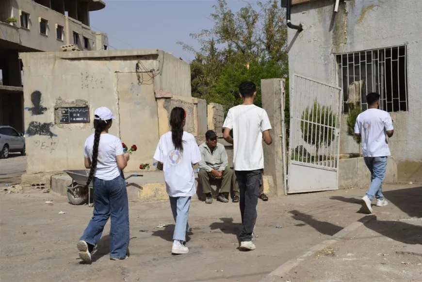 حركة الشباب الأرمن في الدرباسية تكرم عمال النظافة بالورود