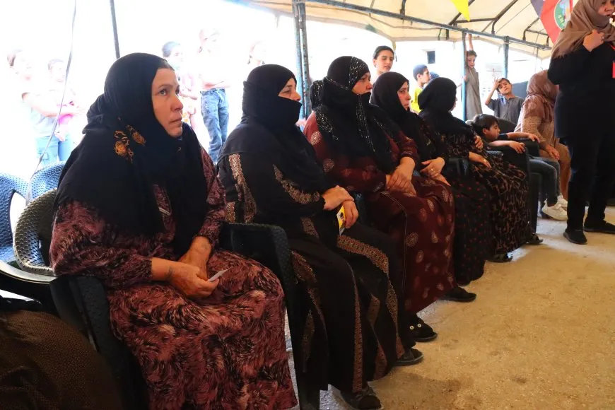 تقديم واجب العزاء لذوي مقاتل من قوات الحماية الذاتية