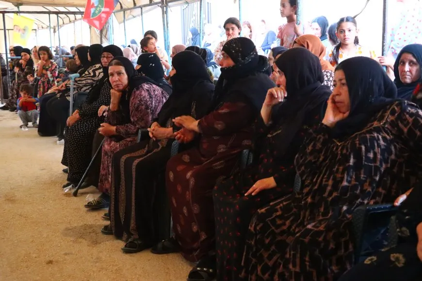 تقديم واجب العزاء لذوي مقاتل من قوات الحماية الذاتية