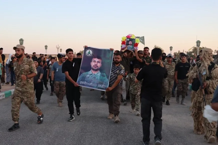 تشييع جثمان مقاتل من قوات تحرير عفرين في الطبقة