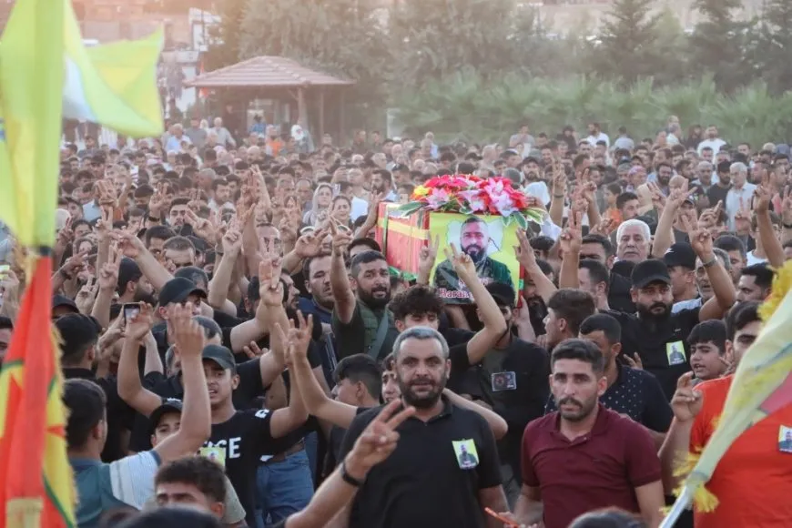 تشييع جثمان مقاتل من قسد في كوباني