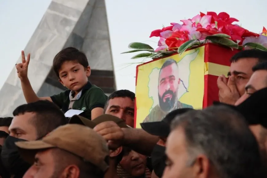 تشييع جثمان مقاتل من قسد في كوباني