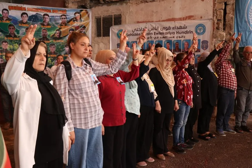 تقديم واجب العزاء لذوي مقاتل من قسد وعضو في قوى الأمن الداخلي بحلب