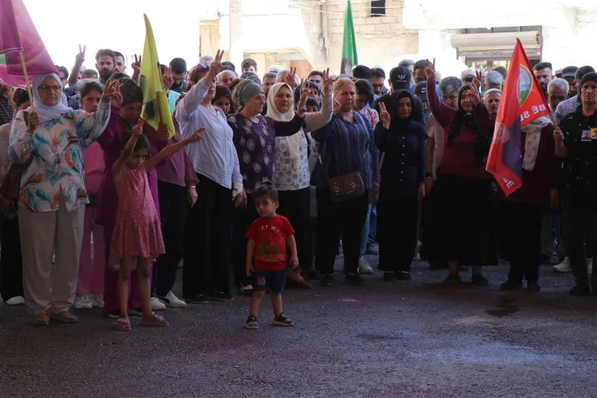 تقديم واجب العزاء لذوي مقاتل من قسد وعضو في قوى الأمن الداخلي بحلب