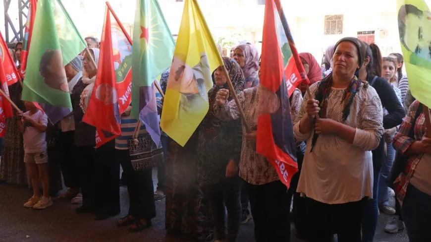 تقديم واجب العزاء لذوي مقاتل من قسد وعضو في قوى الأمن الداخلي بحلب